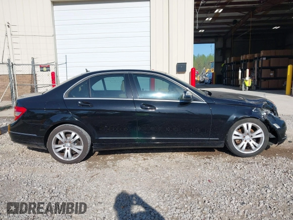 2008 Mercedes-Benz C 300 Sport z VIN WDDGF54X38F138356, wystawiony jako IAAI lot #41991750 z przebiegiem 128 673 mil mil oraz . Historia ofert i sprzedaży dostępna na DreamBid. Obrazek 13.