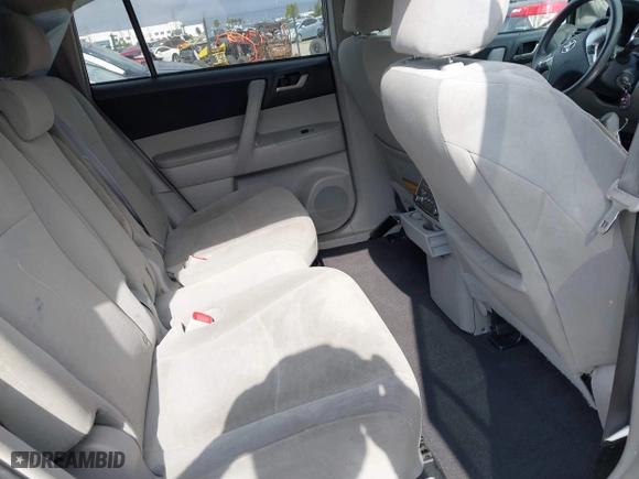 2013 Toyota Highlander with VIN 5TDZK3EH8DS142438, listed as a IAAI auction lot 41457469 with 165,347 mi miles. Bid and sale history available at carsss.com. Image 8.