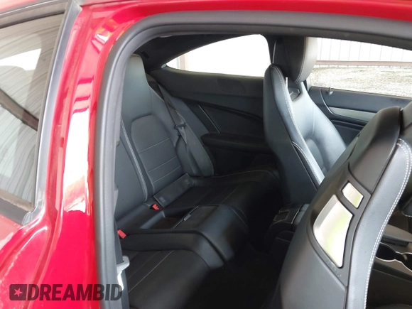 2014 Mercedes-Benz C 250 с VIN WDDGJ4HB8EG292493, выставлен на аукционе IAAI как лот 42032308 с пробегом 117 183 миль миль и . История ставок и продаж доступна на DreamBid. Изображение 8.
