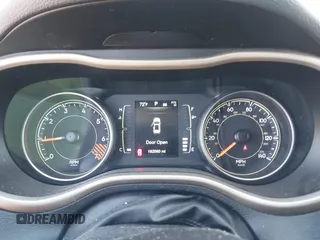 2015 Jeep Cherokee Latitude z VIN 1C4PJMCB0FW749323, wystawiony jako IAAI lot #41852102 z przebiegiem 162 060 mil mil oraz . Historia ofert i sprzedaży dostępna na DreamBid. Obrazek 7.