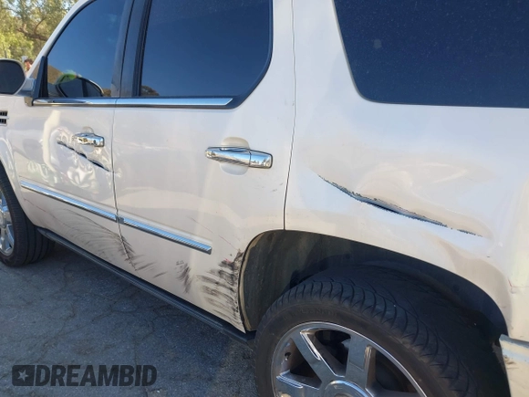 2008 Cadillac Escalade with VIN 1GYEC63898R211751, listed as a IAAI auction lot 41629711 with 126,899 mi miles. Bid and sale history available at carsss.com. Image 12.
