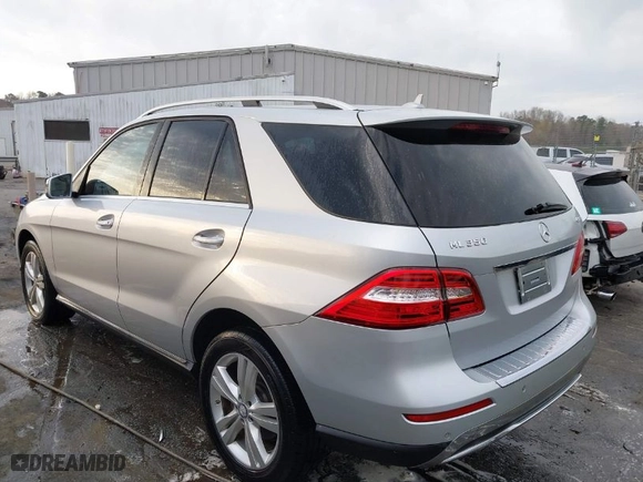 2014 Mercedes-Benz M-Class ML 350 with VIN 4JGDA5HB8EA353276, listed as a IAAI auction lot 41709756 with 189,512 mi miles. Bid and sale history available at carsss.com. Image 3.