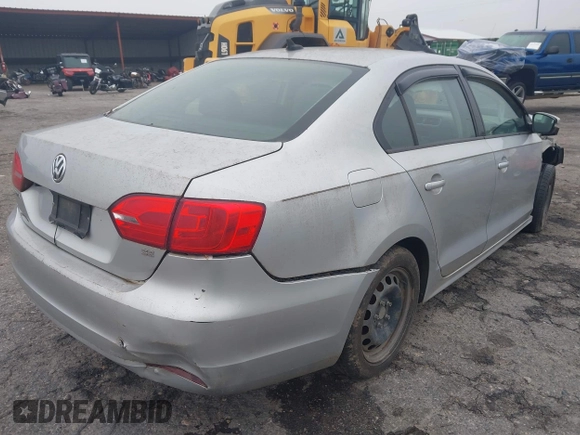 2014 Volkswagen Jetta SE with VIN 3VWD17AJXEM240334, listed as a IAAI auction lot 42116810 with 278,707 mi miles and . Bid and sale history available at DreamBid. Image 4.