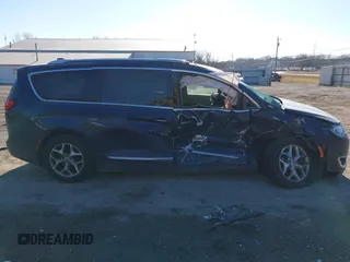 2018 Chrysler Pacifica Touring L z VIN 2C4RC1BGXJR127280, wystawiony jako IAAI lot #41374468 z przebiegiem Nie podano mil oraz . Historia ofert i sprzedaży dostępna na DreamBid. Obrazek 13.