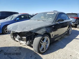 2009 BMW 1 Series 135i with VIN WBAUC73589VK80613, listed as a Copart auction lot 42224935 with 135,442 mi miles and Clean Title. Bid and sale history available at carsss.com. Image 1.