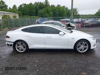 2013 Tesla Model S Performance z VIN 5YJSA1CP9DFP20778, wystawiony jako IAAI lot #42511532 z przebiegiem Nie podano mil oraz . Historia ofert i sprzedaży dostępna na DreamBid. Obrazek 14.