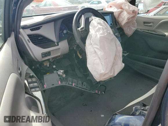 2019 Toyota Sienna XLE Auto Access Seat with VIN 5TDYZ3DCXKS012185, listed as a Copart auction lot 67488644 with 60,840 mi miles and Salvage Title. Bid and sale history available at carsss.com. Image 8.