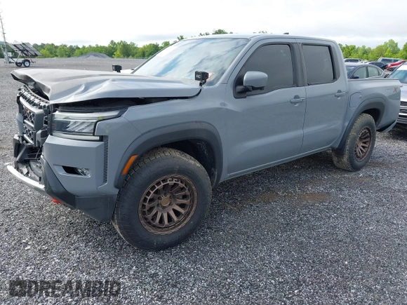 2022 Nissan Frontier SV z VIN 1N6ED1EJ0NN629038, wystawiony jako IAAI lot #41313351 z przebiegiem 98 234 mil mil oraz . Historia ofert i sprzedaży dostępna na DreamBid. Obrazek 2.