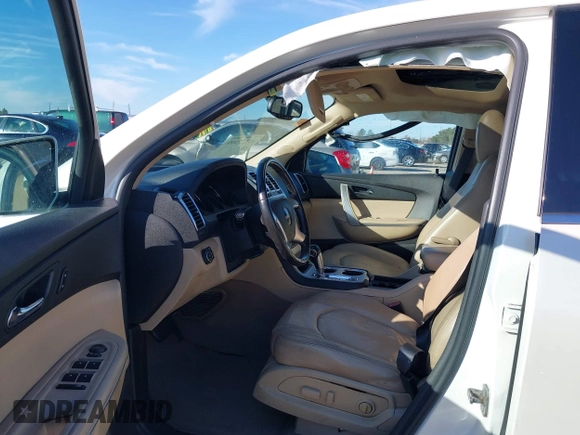 2010 GMC Acadia SLT1 with VIN 1GKLVMED0AJ167282, listed as a IAAI auction lot 41227299 with 121,293 mi miles. Bid and sale history available at carsss.com. Image 5.