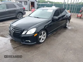2011 Mercedes-Benz E 350 Luxury z VIN WDDHF8HB1BA427051, wystawiony jako IAAI lot #42091014 z przebiegiem Nie podano mil oraz . Historia ofert i sprzedaży dostępna na DreamBid. Obrazek 2.