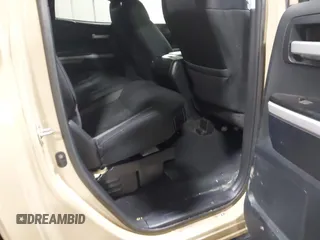 2017 Toyota Tundra SR z VIN 5TFUY5F19HX583033, wystawiony jako IAAI lot #41484920 z przebiegiem 112 206 mil mil oraz . Historia ofert i sprzedaży dostępna na DreamBid. Obrazek 8.