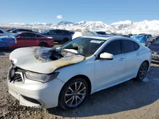 2018 Acura TLX Technology z VIN 19UUB2F56JA010636, wystawiony jako Copart lot #49726815 z przebiegiem Nie podano mil oraz Szkoda całkowita • Salvage title. Historia ofert i sprzedaży dostępna na DreamBid. Obrazek 1.