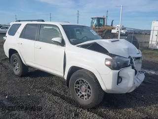 2019 Toyota 4Runner SR5 with VIN JTEBU5JRXK5700956, listed as a IAAI auction lot 41999972 with 61,032 mi miles and . Bid and sale history available at DreamBid. Image 1.