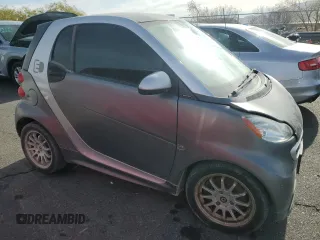 2013 Smart fortwo Passion z VIN WMEEJ9AAXDK673212, wystawiony jako Copart lot #83063024 z przebiegiem 13 000 mil mil oraz Szkody całkowita. Historia ofert i sprzedaży dostępna na DreamBid. Obrazek 4.
