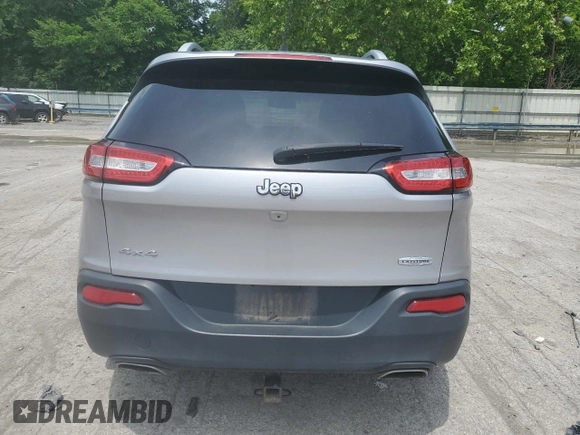 2017 Jeep Cherokee Latitude z VIN 1C4PJMCS0HD224115, wystawiony jako Copart lot #61713985 z przebiegiem 83 421 mil mil oraz Szkoda całkowita • Salvage title. Historia ofert i sprzedaży dostępna na DreamBid. Obrazek 6.
