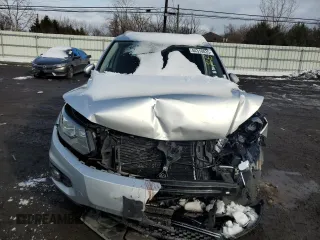 2016 Volkswagen Tiguan S with VIN WVGBV7AXXGW554423, listed as a Copart auction lot 44310835 with 123,118 mi miles and Salvage Title. Bid and sale history available at DreamBid. Image 5.