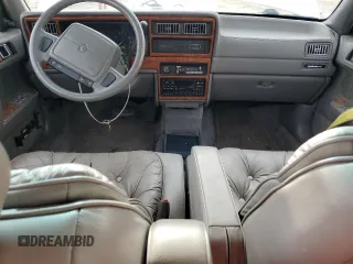 1994 Chrysler LeBaron z VIN 3C3AA563XRT225465, wystawiony jako Copart lot #78666144 z przebiegiem 87 254 mil mil oraz Tytuł czysty. Historia ofert i sprzedaży dostępna na DreamBid. Obrazek 8.