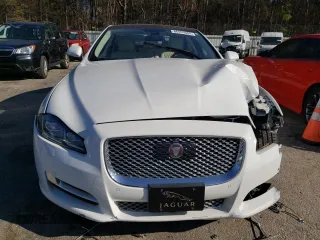 2017 Jaguar XJ with VIN SAJWJ2GD4H8W12163, listed as a Copart auction lot 86993064 with 63,697 mi miles and Salvage Title. Bid and sale history available at carsss.com. Image 5.