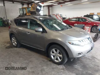 2009 Nissan Murano LE z VIN JN8AZ18W29W115836, wystawiony jako IAAI lot #42720655 z przebiegiem 125 383 mil mil oraz . Historia ofert i sprzedaży dostępna na DreamBid. Obrazek 1.