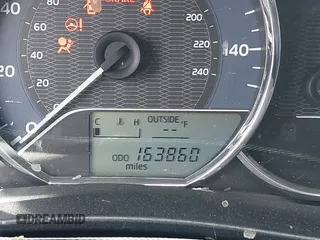 2016 Toyota Corolla L z VIN 2T1BURHE2GC575265, wystawiony jako IAAI lot #42438427 z przebiegiem 163 860 mil mil oraz . Historia ofert i sprzedaży dostępna na DreamBid. Obrazek 15.
