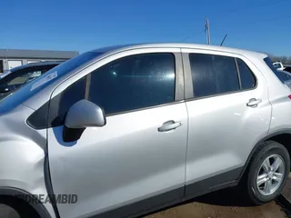 2019 Chevrolet Trax LS with VIN 3GNCJNSB5KL196519, listed as a IAAI auction lot 41686357 with 117,162 mi miles. Bid and sale history available at carsss.com. Image 15.