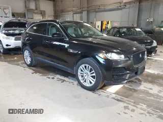 2020 Jaguar F-Pace 25t Prestige z VIN SADCK2FX0LA646522, wystawiony jako IAAI lot #41466101 z przebiegiem 44 180 mil mil oraz . Historia ofert i sprzedaży dostępna na DreamBid. Obrazek 1.