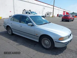 1998 BMW 5 Series 540i z VIN WBADE6328WBW62177, wystawiony jako IAAI lot #42450329 z przebiegiem Nie podano mil oraz . Historia ofert i sprzedaży dostępna na DreamBid. Obrazek 1.