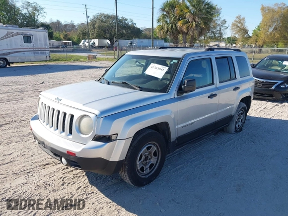 2011 Jeep Patriot Latitude with VIN 1J4NT1GA3BD220000, listed as a IAAI auction lot 41703041 with 138,945 mi miles. Bid and sale history available at carsss.com. Image 2.