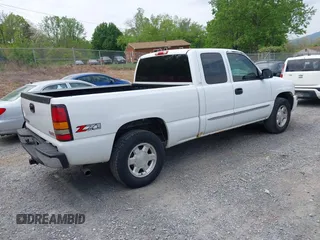 2006 GMC Sierra 1500 Work Truck z VIN 1GTEK19B76E109013, wystawiony jako IAAI lot #42098117 z przebiegiem 204 399 mil mil oraz . Historia ofert i sprzedaży dostępna na DreamBid. Obrazek 4.
