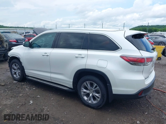 2015 Toyota Highlander XLE z VIN 5TDKKRFHXFS072625, wystawiony jako IAAI lot #42202616 z przebiegiem 121 337 mil mil oraz . Historia ofert i sprzedaży dostępna na DreamBid. Obrazek 15.