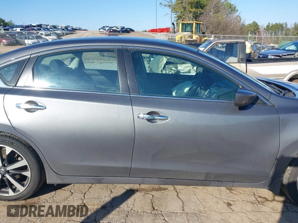 2018 Nissan Altima 2.5 SR with VIN 1N4AL3AP9JC109524, listed as a IAAI auction lot 41177265 with 253,800 mi miles. Bid and sale history available at carsss.com. Image 13.