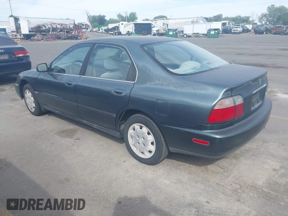 1997 Honda Accord LX z VIN 1HGCD5636VA178059, wystawiony jako IAAI lot #42228506 z przebiegiem 264 174 mil mil oraz . Historia ofert i sprzedaży dostępna na DreamBid. Obrazek 3.