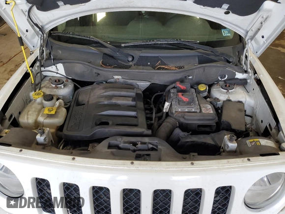 2016 Jeep Patriot Sport z VIN 1C4NJRBB1GD557377, wystawiony jako Copart lot #50814255 z przebiegiem 164 647 mil mil oraz Czysty tytuł • Clean title. Historia ofert i sprzedaży dostępna na DreamBid. Obrazek 12.