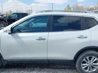 2015 Nissan Rogue SL with VIN 5N1AT2MV2FC804820, listed as a IAAI auction lot 41932296 with 174,633 mi miles and . Bid and sale history available at carsss.com. Image 15.