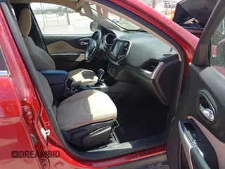 2017 Jeep Cherokee Latitude with VIN 1C4PJLCBXHW661148, listed as a IAAI auction lot 42146384 with 136,391 mi miles and . Bid and sale history available at DreamBid. Image 5.