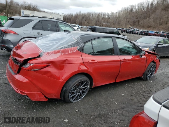 2025 Toyota Camry LE z VIN 4T1DBADK7SU010111, wystawiony jako Copart lot #49483295 z przebiegiem 2 765 mil mil oraz Szkoda całkowita • Salvage title. Historia ofert i sprzedaży dostępna na DreamBid. Obrazek 3.