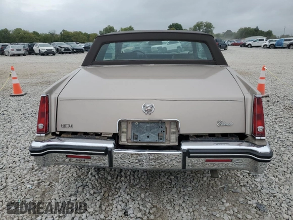 1985 Cadillac Eldorado z VIN 1G6EL5788FE655155, wystawiony jako Copart lot #73223134 z przebiegiem 68 676 mil mil oraz Tytuł czysty. Historia ofert i sprzedaży dostępna na DreamBid. Obrazek 6.