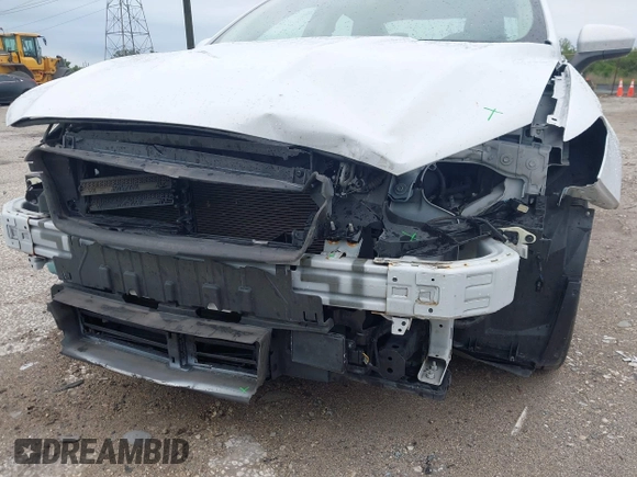 2019 Ford Fusion SE with VIN 3FA6P0LU4KR204801, listed as a IAAI auction lot 41977106 with 101,675 mi miles. Bid and sale history available at carsss.com. Image 6.