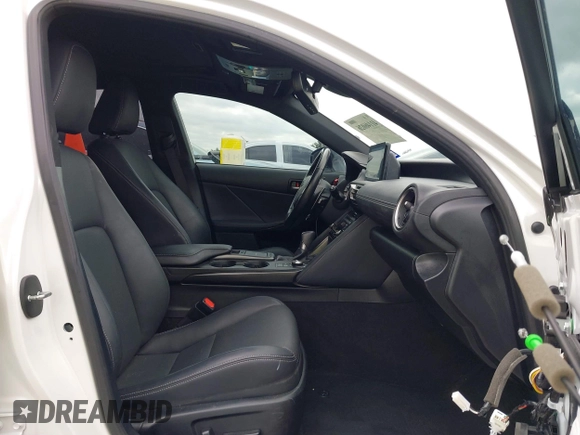 2022 Lexus IS 300 z VIN JTHDA1D23N5121856, wystawiony jako IAAI lot #41146026 z przebiegiem 58 937 mil mil oraz . Historia ofert i sprzedaży dostępna na DreamBid. Obrazek 5.