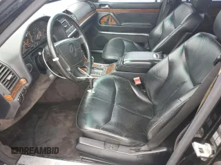 1993 Mercedes-Benz 400 z VIN WDBGA43E9PA102457, wystawiony jako Copart lot #59776735 z przebiegiem 162 376 mil mil oraz Czysty tytuł • Clean title. Historia ofert i sprzedaży dostępna na DreamBid. Obrazek 7.