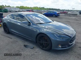 2013 Tesla Model S Performance с VIN 5YJSA1DP9DFP17832, выставлен на аукционе IAAI как лот 42444829 с пробегом 157 909 миль миль и . История ставок и продаж доступна на DreamBid. Изображение 1.