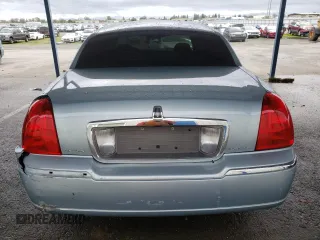 2006 Lincoln Town Car Signature Limited z VIN 1LNHM82W06Y616150, wystawiony jako Copart lot #48248225 z przebiegiem 111 545 mil mil oraz Szkoda całkowita • Salvage title. Historia ofert i sprzedaży dostępna na DreamBid. Obrazek 6.