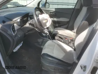 2020 Chevrolet Trax LT z VIN 3GNCJLSB5LL232960, wystawiony jako Copart lot #42209765 z przebiegiem Nie podano mil oraz Szkody całkowita. Historia ofert i sprzedaży dostępna na DreamBid. Obrazek 7.