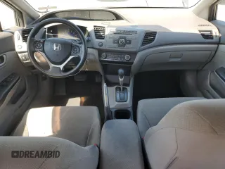 2012 Honda Civic LX z VIN 19XFB2F55CE360542, wystawiony jako Copart lot #59077995 z przebiegiem 139 751 mil mil oraz Szkoda całkowita • Salvage title. Historia ofert i sprzedaży dostępna na DreamBid. Obrazek 8.