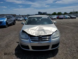 2010 Volkswagen Jetta Limited Edition z VIN 3VWAX7AJ2AM106655, wystawiony jako Copart lot #57489395 z przebiegiem 110 482 mil mil oraz Szkoda całkowita • Salvage title. Historia ofert i sprzedaży dostępna na DreamBid. Obrazek 5.