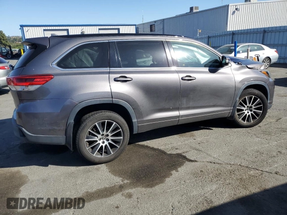 2018 Toyota Highlander SE z VIN 5TDJZRFH7JS543971, wystawiony jako Copart lot #59059755 z przebiegiem 60 635 mil mil oraz Szkoda całkowita • Salvage title. Historia ofert i sprzedaży dostępna na DreamBid. Obrazek 3.