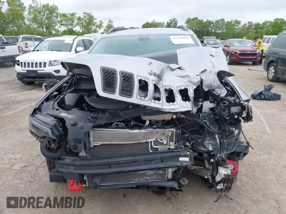 2020 Jeep Cherokee Trailhawk z VIN 1C4PJMBX0LD588251, wystawiony jako IAAI lot #42310054 z przebiegiem 47 780 mil mil oraz . Historia ofert i sprzedaży dostępna na DreamBid. Obrazek 13.