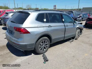 2019 Volkswagen Tiguan SE with VIN 3VV3B7AX5KM195140, listed as a IAAI auction lot 41803748 with 116,898 mi miles. Bid and sale history available at carsss.com. Image 4.