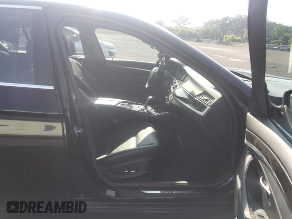 2011 BMW 5 Series 528i with VIN WBAFR1C54BC738346, listed as a IAAI auction lot 42622199 with 185,343 mi miles and . Bid and sale history available at DreamBid. Image 5.