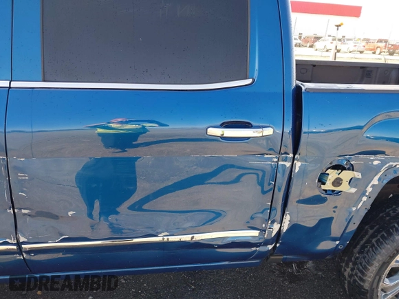 2018 GMC Sierra 1500 SLT z VIN 3GTU2NEC8JG254323, wystawiony jako IAAI lot #41772180 z przebiegiem 157 143 mil mil oraz . Historia ofert i sprzedaży dostępna na DreamBid. Obrazek 18.